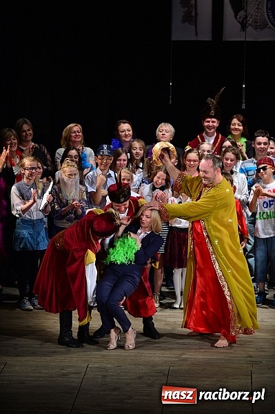 Zdjęcie w galerii na portalu naszraciborz.pl: SP 15 obchodzi dziś 30. urodziny! Casting na Sobieskiego dla gości solenizantki wiadomości z regionu