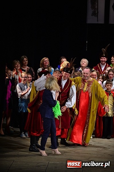 Zdjęcie w galerii na portalu naszraciborz.pl: SP 15 obchodzi dziś 30. urodziny! Casting na Sobieskiego dla gości solenizantki wiadomości z regionu