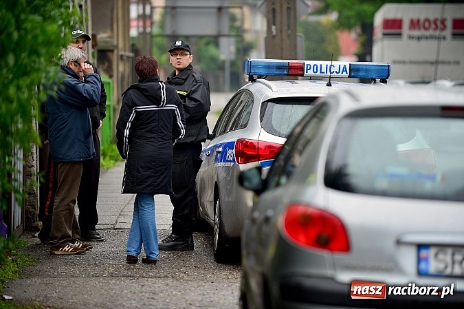 Zdjęcie w galerii na portalu naszraciborz.pl: Na Łąkowej kierowcy spoza Raciborza nie patrzą na znaki. Czech uderzył dziś w peugeota wiadomości z regionu