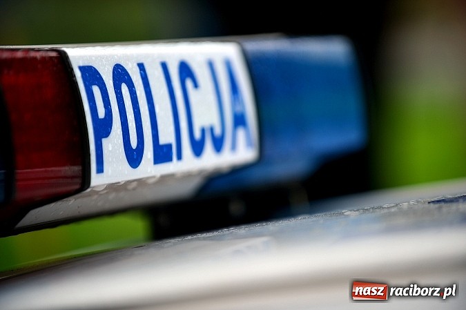 Zdjęcie w galerii na portalu naszraciborz.pl: Na Łąkowej kierowcy spoza Raciborza nie patrzą na znaki. Czech uderzył dziś w peugeota wiadomości z regionu