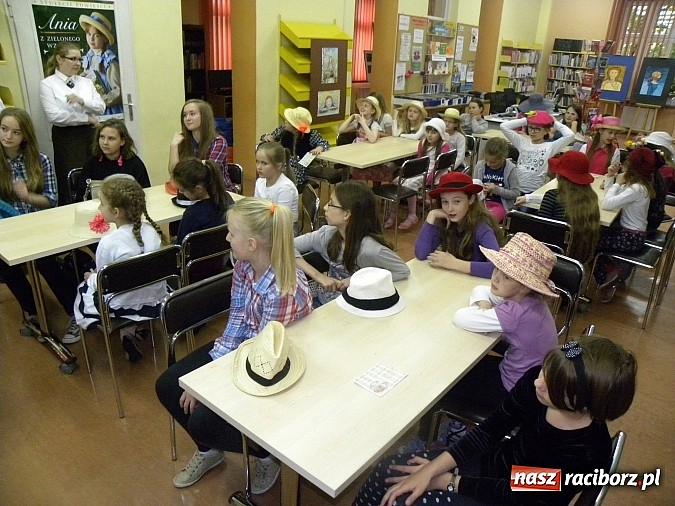 Zdjęcie w galerii na portalu naszraciborz.pl: Zielona herbatka w książnicy  wiadomości z regionu