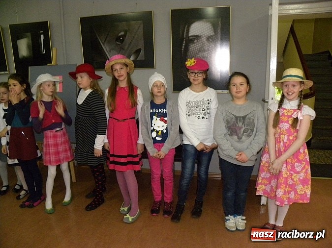 Zdjęcie w galerii na portalu naszraciborz.pl: Zielona herbatka w książnicy  wiadomości z regionu