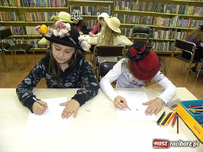 Zdjęcie w galerii na portalu naszraciborz.pl: Zielona herbatka w książnicy  wiadomości z regionu