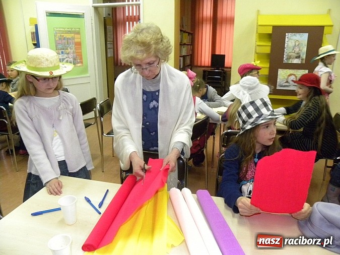 Zdjęcie w galerii na portalu naszraciborz.pl: Zielona herbatka w książnicy  wiadomości z regionu