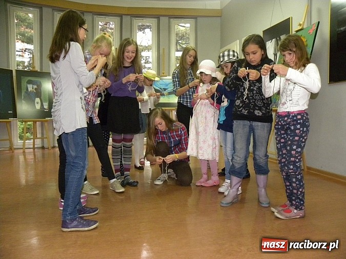 Zdjęcie w galerii na portalu naszraciborz.pl: Zielona herbatka w książnicy  wiadomości z regionu