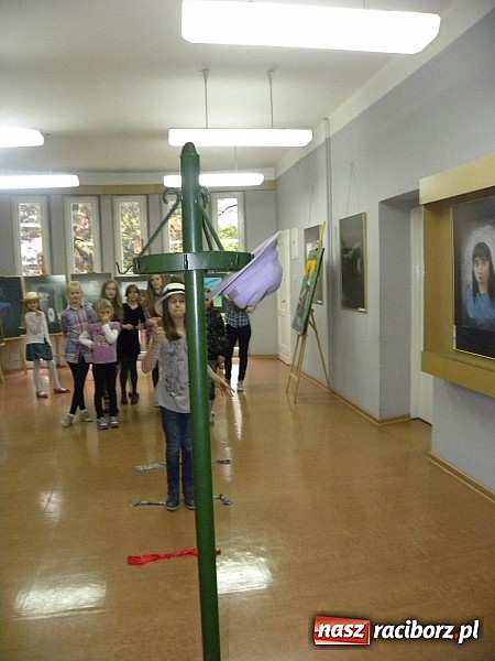 Zdjęcie w galerii na portalu naszraciborz.pl: Zielona herbatka w książnicy  wiadomości z regionu