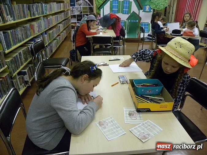 Zdjęcie w galerii na portalu naszraciborz.pl: Zielona herbatka w książnicy  wiadomości z regionu