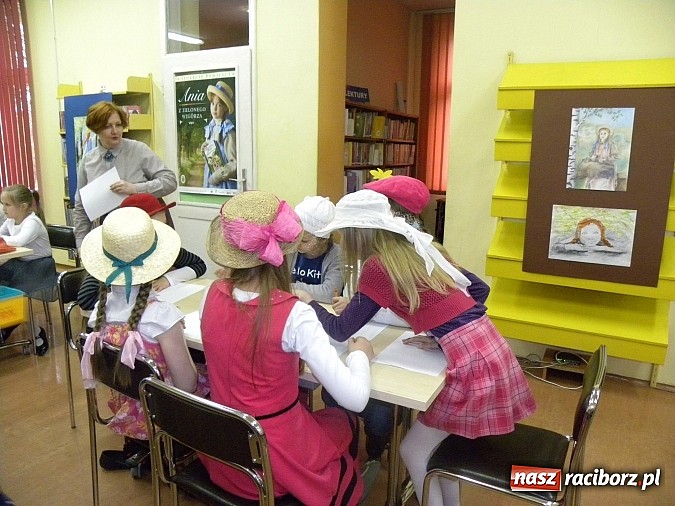 Zdjęcie w galerii na portalu naszraciborz.pl: Zielona herbatka w książnicy  wiadomości z regionu