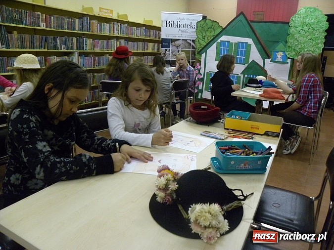 Zdjęcie w galerii na portalu naszraciborz.pl: Zielona herbatka w książnicy  wiadomości z regionu