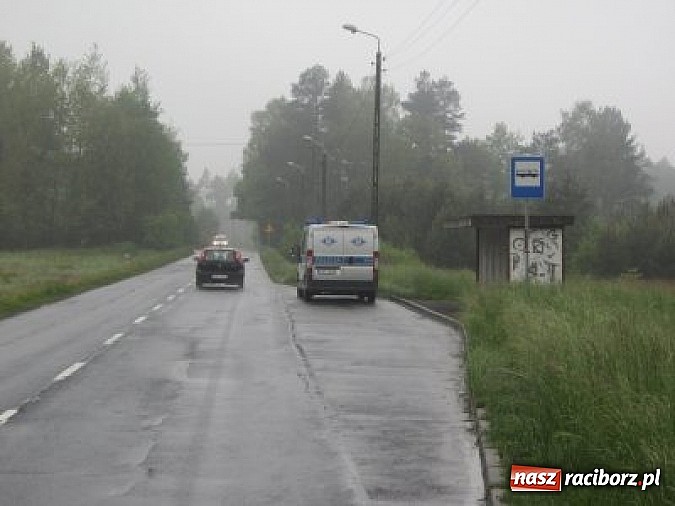 Zdjęcie w galerii na portalu naszraciborz.pl: Ciężarowy Man dachował w Rudach wiadomości z regionu