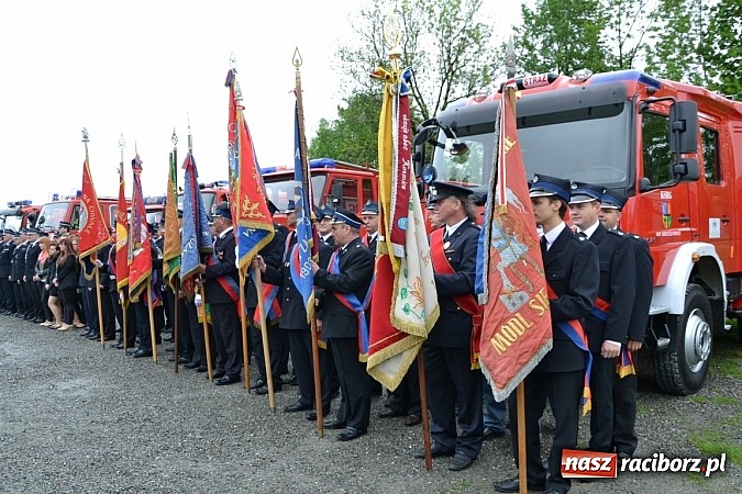 Zdjęcie w galerii na portalu naszraciborz.pl: Deszcz popsuł strażakom z Rudyszwałdu inaugurację 90. urodzin wiadomości z regionu