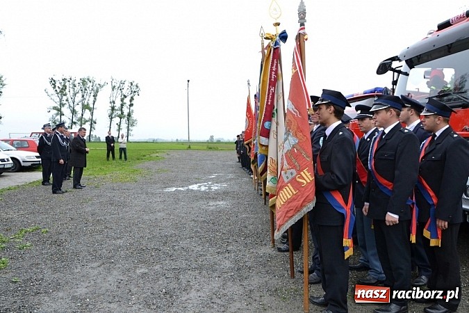 Zdjęcie w galerii na portalu naszraciborz.pl: Deszcz popsuł strażakom z Rudyszwałdu inaugurację 90. urodzin wiadomości z regionu