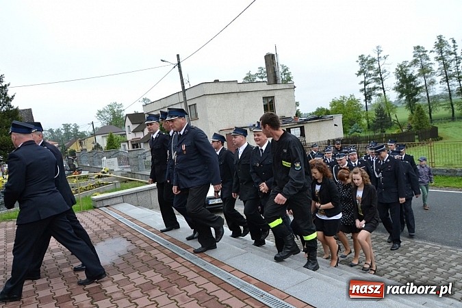 Zdjęcie w galerii na portalu naszraciborz.pl: Deszcz popsuł strażakom z Rudyszwałdu inaugurację 90. urodzin wiadomości z regionu