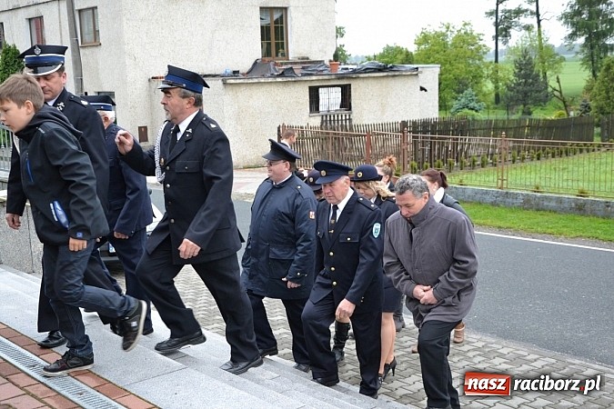 Zdjęcie w galerii na portalu naszraciborz.pl: Deszcz popsuł strażakom z Rudyszwałdu inaugurację 90. urodzin wiadomości z regionu