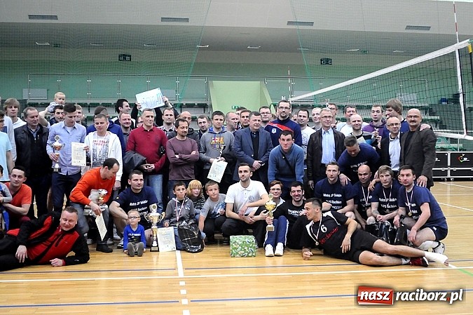 Zdjęcie w galerii na portalu naszraciborz.pl: Lunatycy mistrzem Raciborskiej Ligi Piłki Siatkowej. Sebastian Świderski gościem finału wiadomości z regionu