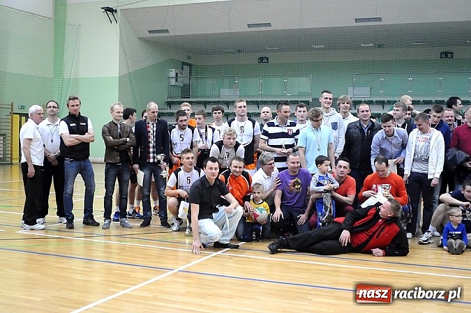 Zdjęcie w galerii na portalu naszraciborz.pl: Lunatycy mistrzem Raciborskiej Ligi Piłki Siatkowej. Sebastian Świderski gościem finału wiadomości z regionu