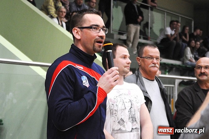 Zdjęcie w galerii na portalu naszraciborz.pl: Lunatycy mistrzem Raciborskiej Ligi Piłki Siatkowej. Sebastian Świderski gościem finału wiadomości z regionu