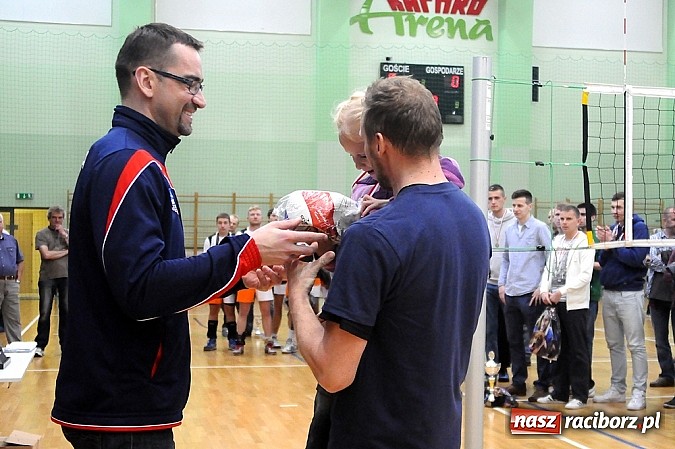 Zdjęcie w galerii na portalu naszraciborz.pl: Lunatycy mistrzem Raciborskiej Ligi Piłki Siatkowej. Sebastian Świderski gościem finału wiadomości z regionu