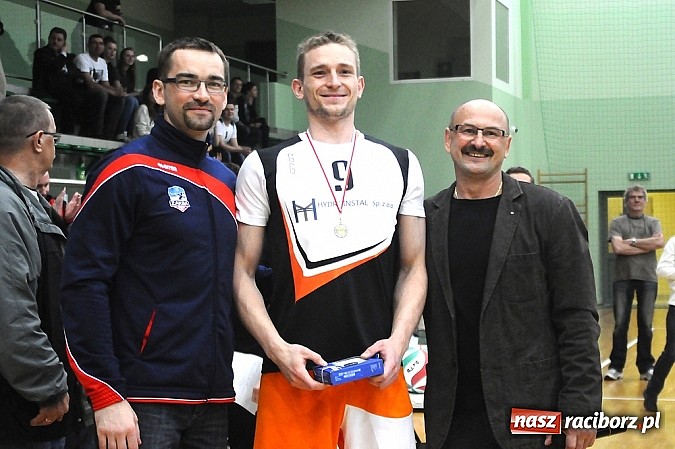 Zdjęcie w galerii na portalu naszraciborz.pl: Lunatycy mistrzem Raciborskiej Ligi Piłki Siatkowej. Sebastian Świderski gościem finału wiadomości z regionu