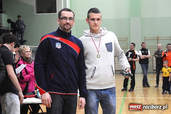 Zdjęcie w galerii na portalu naszraciborz.pl: Lunatycy mistrzem Raciborskiej Ligi Piłki Siatkowej. Sebastian Świderski gościem finału wiadomości z regionu