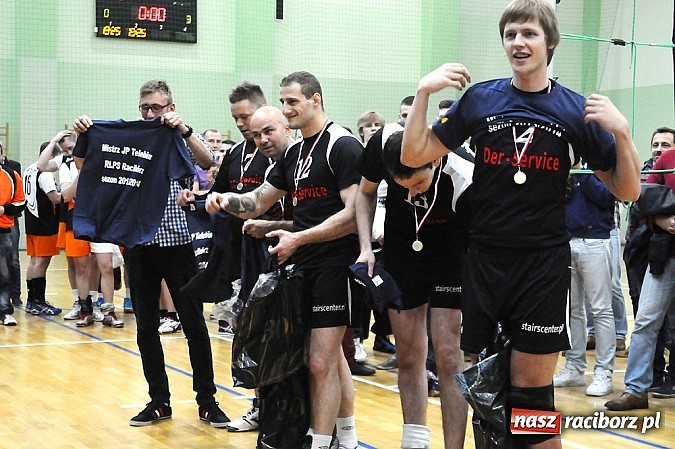 Zdjęcie w galerii na portalu naszraciborz.pl: Lunatycy mistrzem Raciborskiej Ligi Piłki Siatkowej. Sebastian Świderski gościem finału wiadomości z regionu