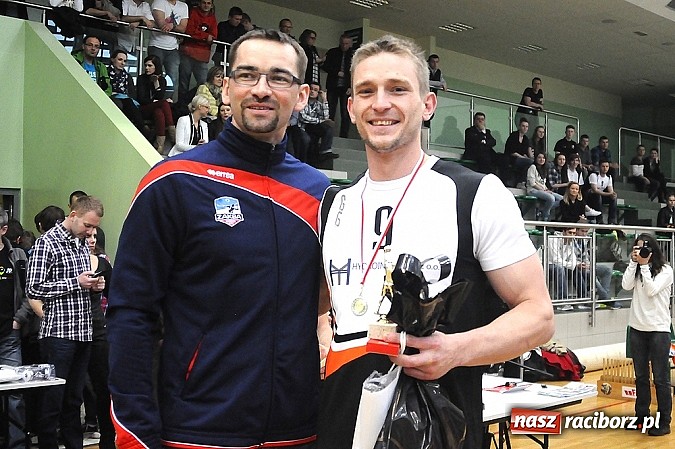 Zdjęcie w galerii na portalu naszraciborz.pl: Lunatycy mistrzem Raciborskiej Ligi Piłki Siatkowej. Sebastian Świderski gościem finału wiadomości z regionu