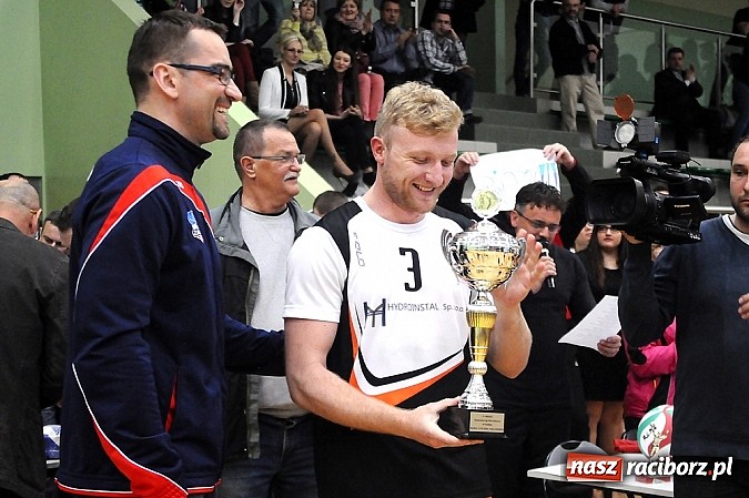 Zdjęcie w galerii na portalu naszraciborz.pl: Lunatycy mistrzem Raciborskiej Ligi Piłki Siatkowej. Sebastian Świderski gościem finału wiadomości z regionu