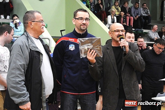 Zdjęcie w galerii na portalu naszraciborz.pl: Lunatycy mistrzem Raciborskiej Ligi Piłki Siatkowej. Sebastian Świderski gościem finału wiadomości z regionu