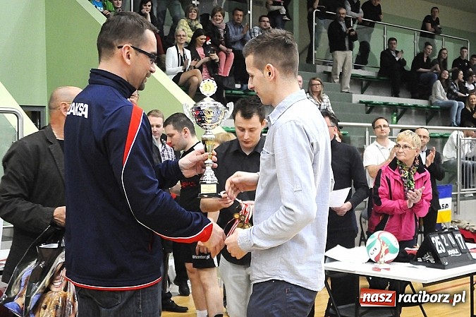 Zdjęcie w galerii na portalu naszraciborz.pl: Lunatycy mistrzem Raciborskiej Ligi Piłki Siatkowej. Sebastian Świderski gościem finału wiadomości z regionu