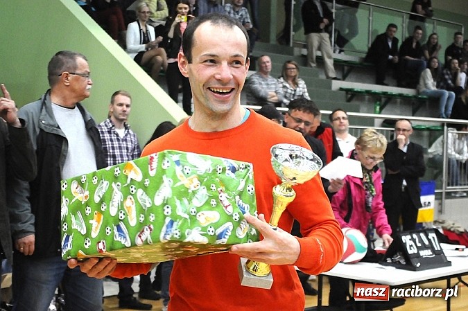 Zdjęcie w galerii na portalu naszraciborz.pl: Lunatycy mistrzem Raciborskiej Ligi Piłki Siatkowej. Sebastian Świderski gościem finału wiadomości z regionu