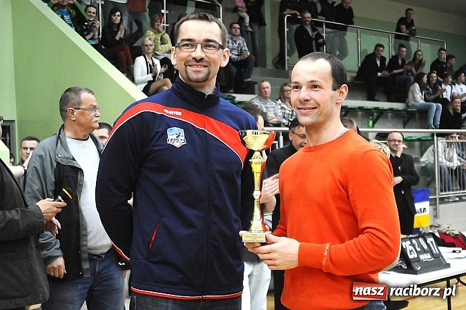 Zdjęcie w galerii na portalu naszraciborz.pl: Lunatycy mistrzem Raciborskiej Ligi Piłki Siatkowej. Sebastian Świderski gościem finału wiadomości z regionu