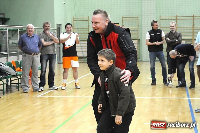 Zdjęcie w galerii na portalu naszraciborz.pl: Lunatycy mistrzem Raciborskiej Ligi Piłki Siatkowej. Sebastian Świderski gościem finału wiadomości z regionu