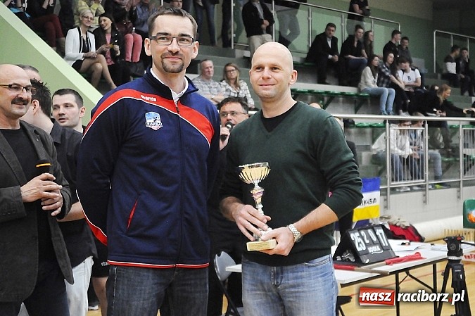 Zdjęcie w galerii na portalu naszraciborz.pl: Lunatycy mistrzem Raciborskiej Ligi Piłki Siatkowej. Sebastian Świderski gościem finału wiadomości z regionu