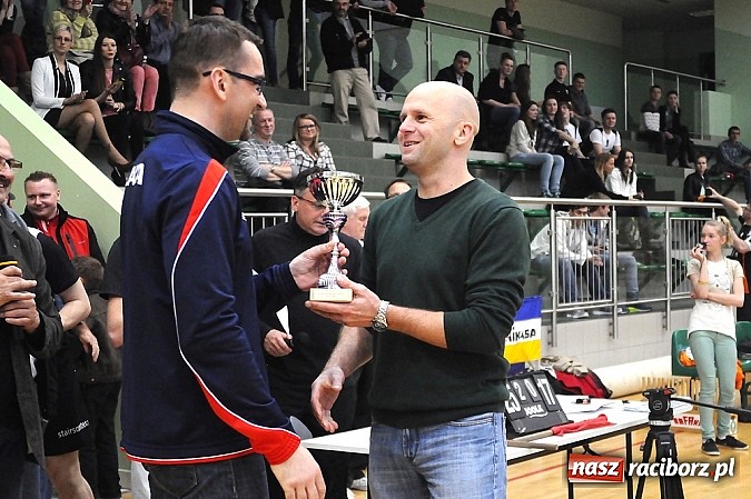 Zdjęcie w galerii na portalu naszraciborz.pl: Lunatycy mistrzem Raciborskiej Ligi Piłki Siatkowej. Sebastian Świderski gościem finału wiadomości z regionu