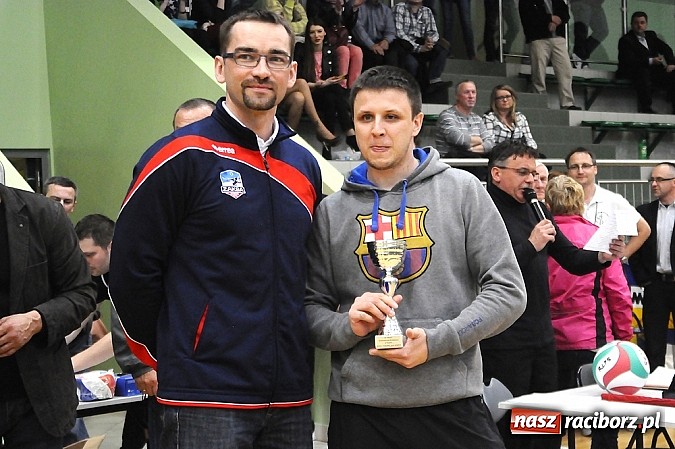 Zdjęcie w galerii na portalu naszraciborz.pl: Lunatycy mistrzem Raciborskiej Ligi Piłki Siatkowej. Sebastian Świderski gościem finału wiadomości z regionu