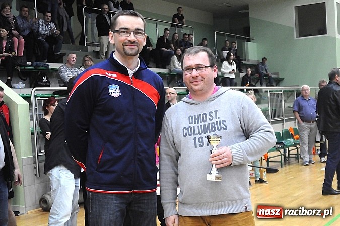 Zdjęcie w galerii na portalu naszraciborz.pl: Lunatycy mistrzem Raciborskiej Ligi Piłki Siatkowej. Sebastian Świderski gościem finału wiadomości z regionu