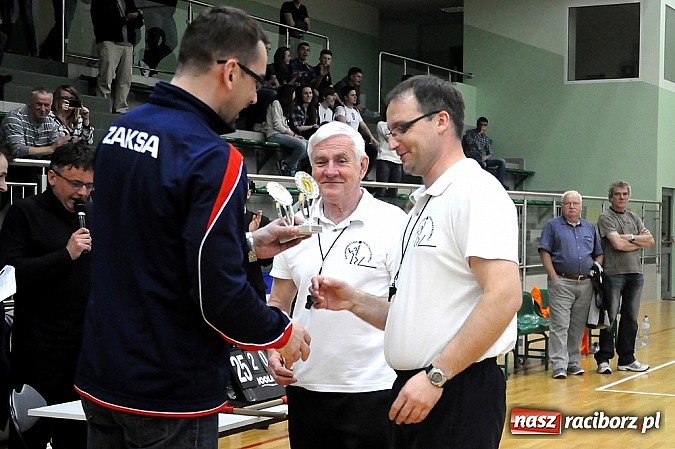 Zdjęcie w galerii na portalu naszraciborz.pl: Lunatycy mistrzem Raciborskiej Ligi Piłki Siatkowej. Sebastian Świderski gościem finału wiadomości z regionu