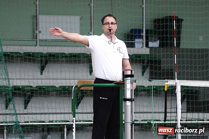 Zdjęcie w galerii na portalu naszraciborz.pl: Lunatycy mistrzem Raciborskiej Ligi Piłki Siatkowej. Sebastian Świderski gościem finału wiadomości z regionu