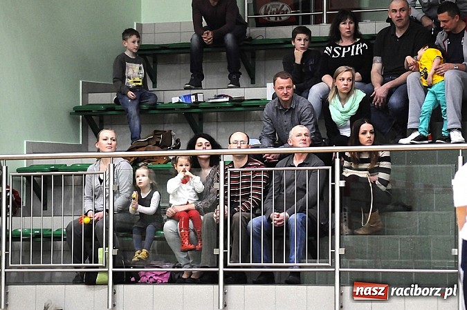 Zdjęcie w galerii na portalu naszraciborz.pl: Lunatycy mistrzem Raciborskiej Ligi Piłki Siatkowej. Sebastian Świderski gościem finału wiadomości z regionu