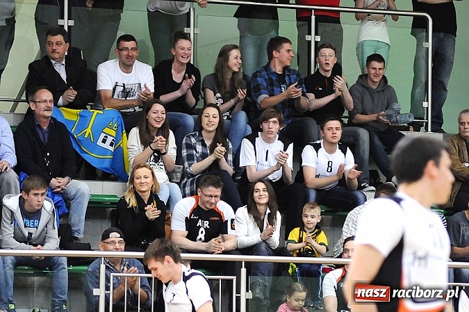 Zdjęcie w galerii na portalu naszraciborz.pl: Lunatycy mistrzem Raciborskiej Ligi Piłki Siatkowej. Sebastian Świderski gościem finału wiadomości z regionu