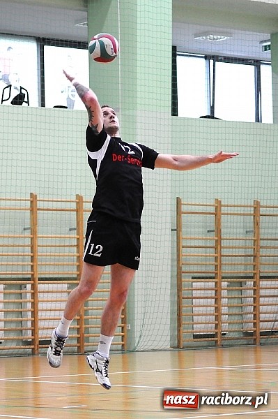 Zdjęcie w galerii na portalu naszraciborz.pl: Lunatycy mistrzem Raciborskiej Ligi Piłki Siatkowej. Sebastian Świderski gościem finału wiadomości z regionu