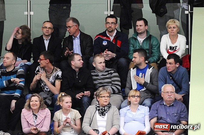 Zdjęcie w galerii na portalu naszraciborz.pl: Lunatycy mistrzem Raciborskiej Ligi Piłki Siatkowej. Sebastian Świderski gościem finału wiadomości z regionu