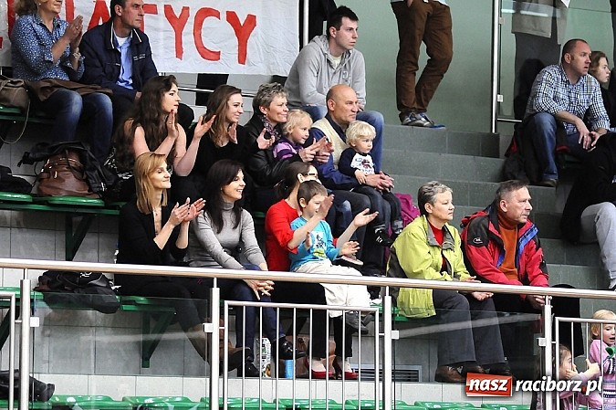 Zdjęcie w galerii na portalu naszraciborz.pl: Lunatycy mistrzem Raciborskiej Ligi Piłki Siatkowej. Sebastian Świderski gościem finału wiadomości z regionu