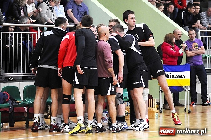 Zdjęcie w galerii na portalu naszraciborz.pl: Lunatycy mistrzem Raciborskiej Ligi Piłki Siatkowej. Sebastian Świderski gościem finału wiadomości z regionu