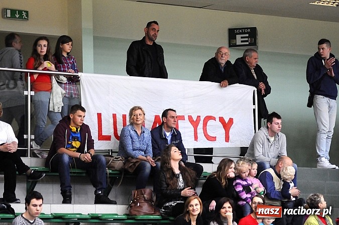 Zdjęcie w galerii na portalu naszraciborz.pl: Lunatycy mistrzem Raciborskiej Ligi Piłki Siatkowej. Sebastian Świderski gościem finału wiadomości z regionu