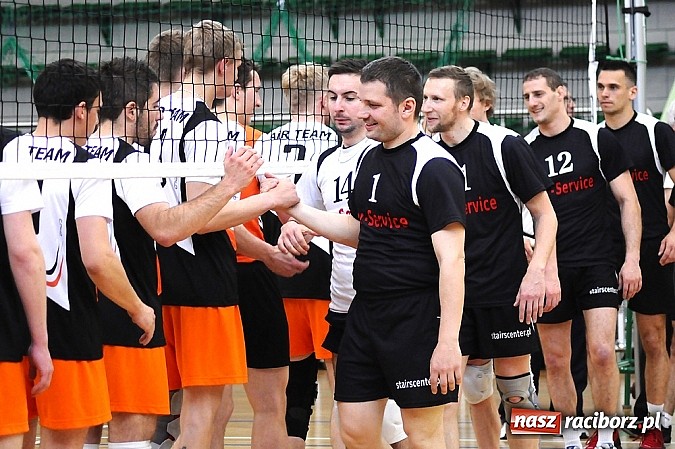 Zdjęcie w galerii na portalu naszraciborz.pl: Lunatycy mistrzem Raciborskiej Ligi Piłki Siatkowej. Sebastian Świderski gościem finału wiadomości z regionu