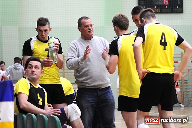 Zdjęcie w galerii na portalu naszraciborz.pl: Lunatycy mistrzem Raciborskiej Ligi Piłki Siatkowej. Sebastian Świderski gościem finału wiadomości z regionu