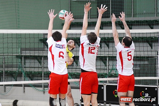 Zdjęcie w galerii na portalu naszraciborz.pl: Lunatycy mistrzem Raciborskiej Ligi Piłki Siatkowej. Sebastian Świderski gościem finału wiadomości z regionu