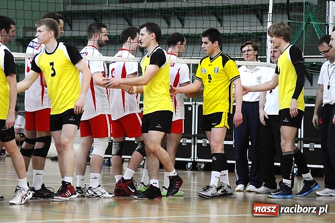 Zdjęcie w galerii na portalu naszraciborz.pl: Lunatycy mistrzem Raciborskiej Ligi Piłki Siatkowej. Sebastian Świderski gościem finału wiadomości z regionu