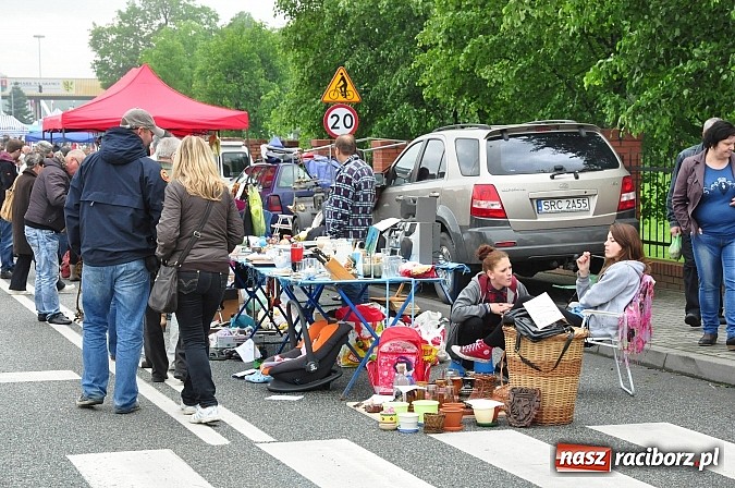 Zdjęcie w galerii na portalu naszraciborz.pl: Udany Jarmark na Granicy. Pogoda nie przestraszyła sprzedających i kupujących wiadomości z regionu